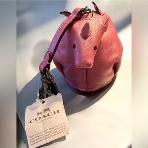 Coach Pearl Metallic Pink Leather
Unicorn Zip Coin Purse
Charm 22939 NWT copy!